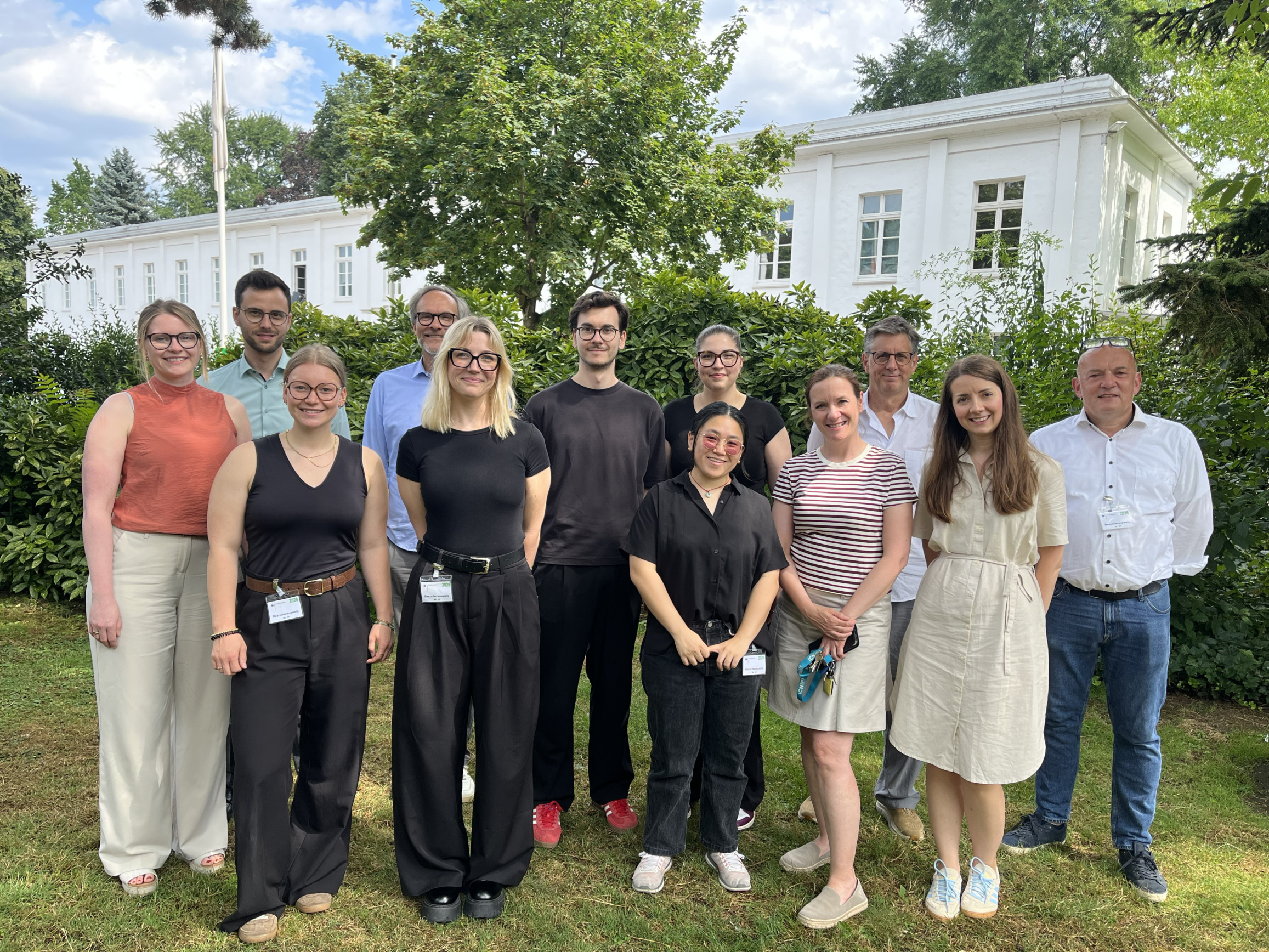 Masterstudierende Kommunikationsdesign der Media University Köln präsentieren ihre Kampagne beim Bundeskartellamt-Pitch in Bonn